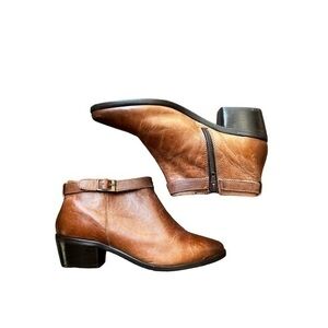 NWOT Dube London Leather Ankle Booties Size 6